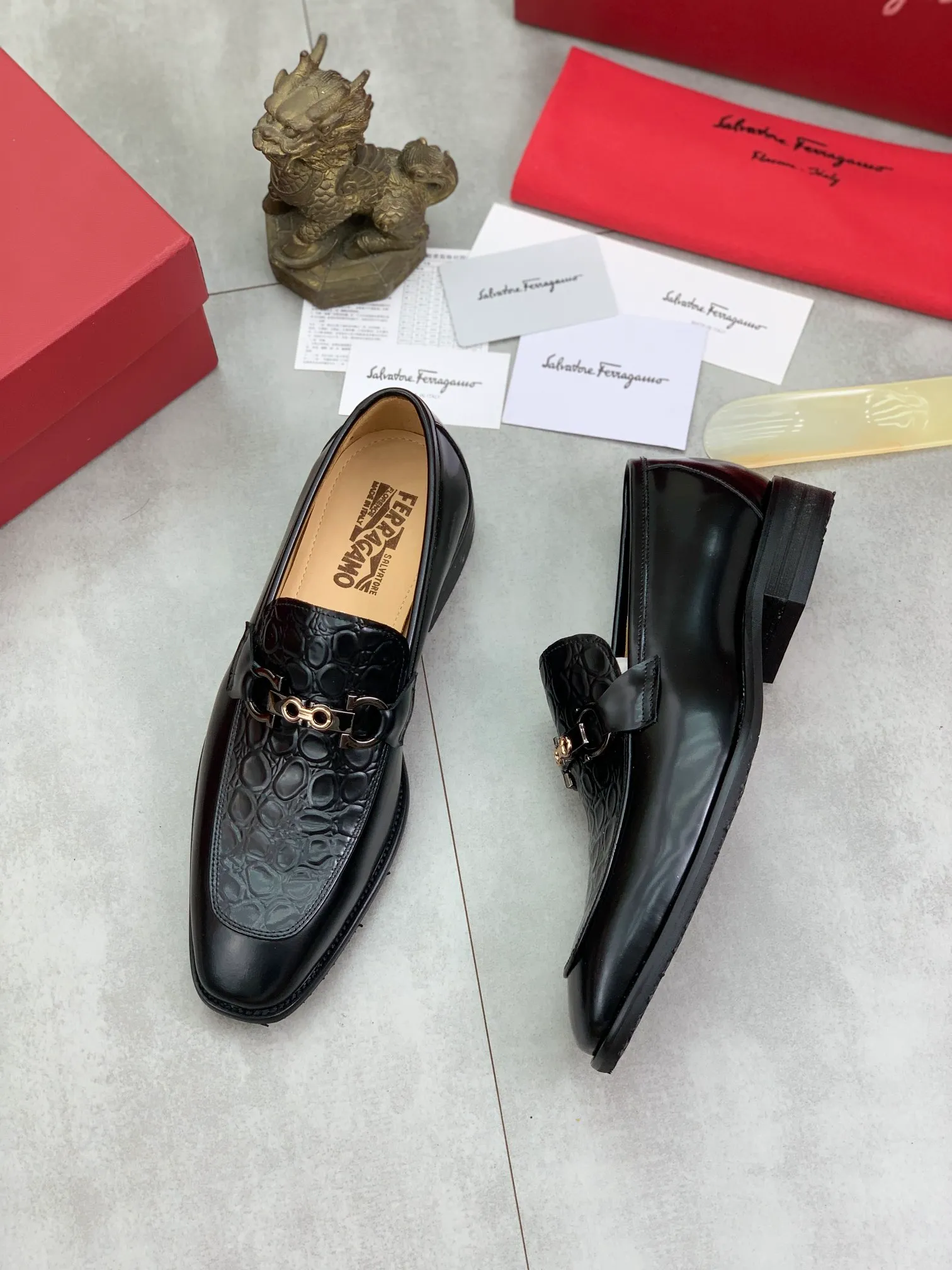 Men's Men's Shoes 💰P460💰[New Style] Water-dyed Niuli 🆘[Salvatore Ferragamo] Ferragamo's latest casual business leather shoes for men! Available at counters simultaneously! The fabric is made of specially imported original pebbled calfskin, and the lining is made of imported water-dyed cowhide. It is absolutely luxurious and leads the fashion trend. Matching code: 38-45 (46 can be customized) multiple colors available